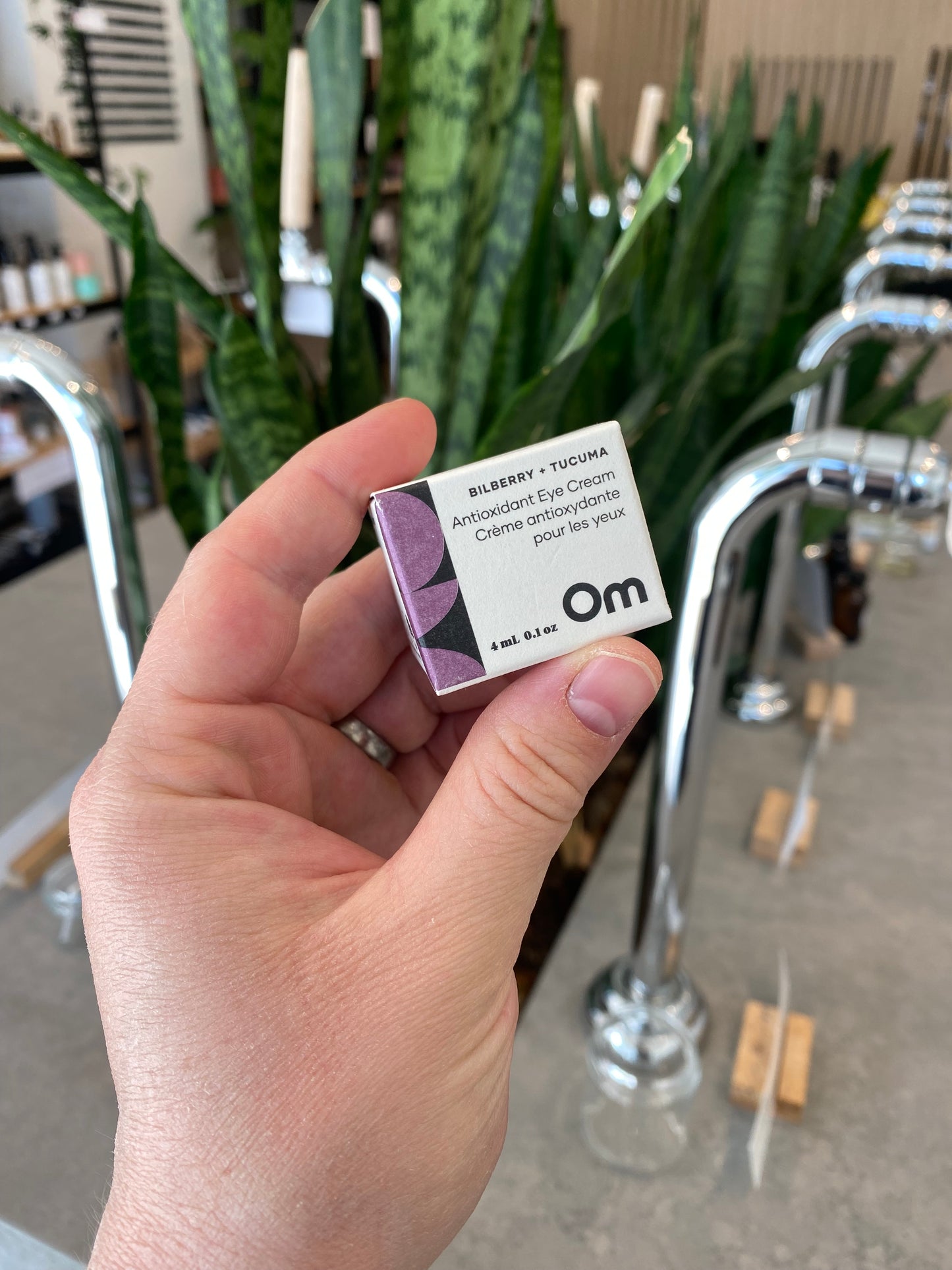 OM Mini Bilberry + Tucuma Antioxidant Eye Cream